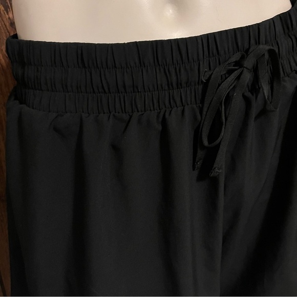 Fabletics Sloane Running Short Black/Smokey Runyon Athletic Shorts Sz L - Picture 2 of 8